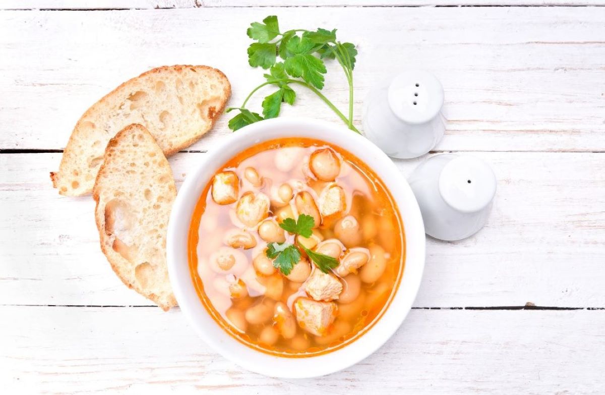 Nedostatočne spracovaná fazuľa po skonzumovaní môže spôsobiť tráviace problémy. Zdroj foto: Canva Nedostatočne spracovaná fazuľa po skonzumovaní môže spôsobiť tráviace problémy